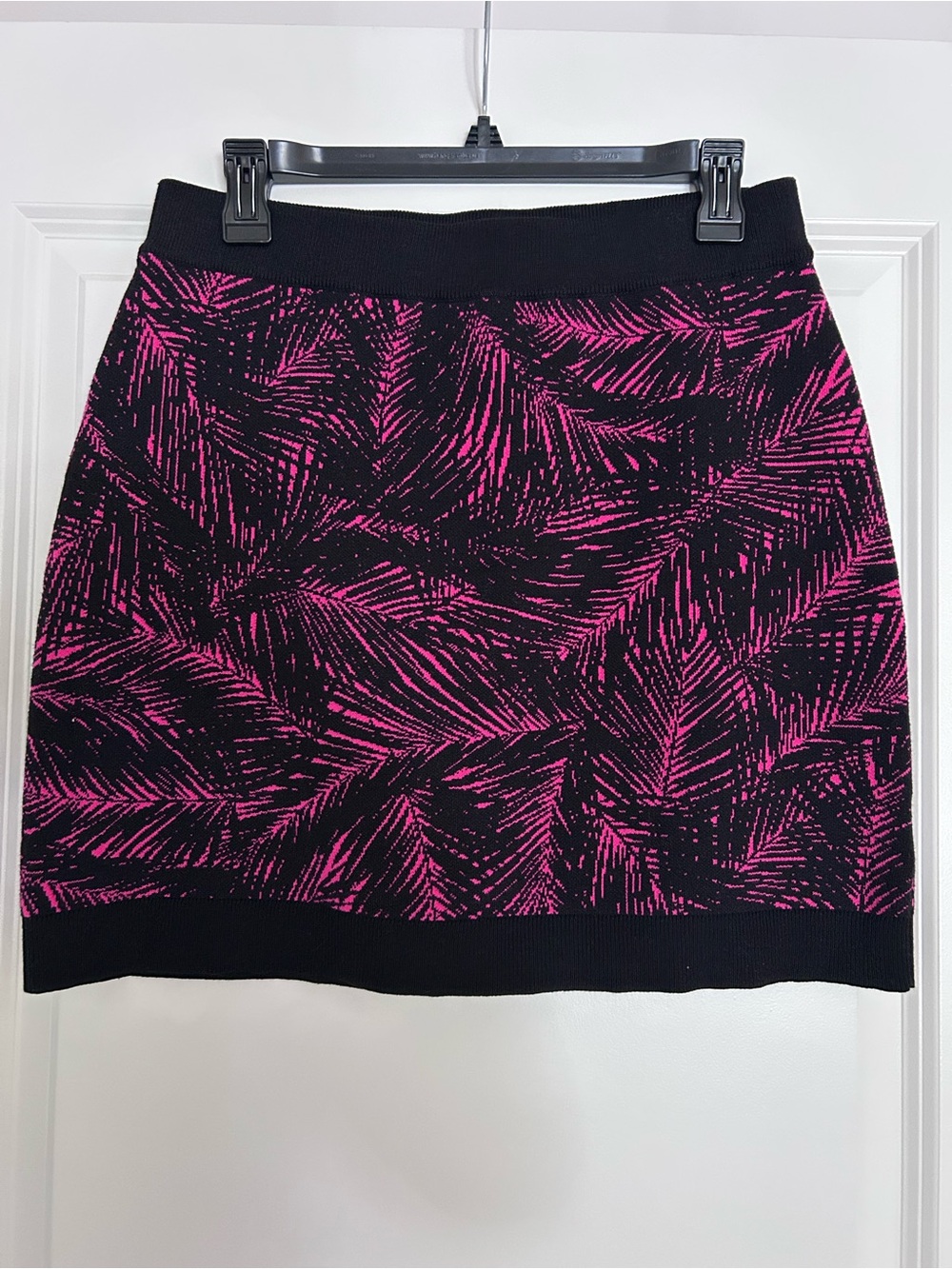 Michael Kors Black & Hot Pink Palm-Print Knit Mini Skirt